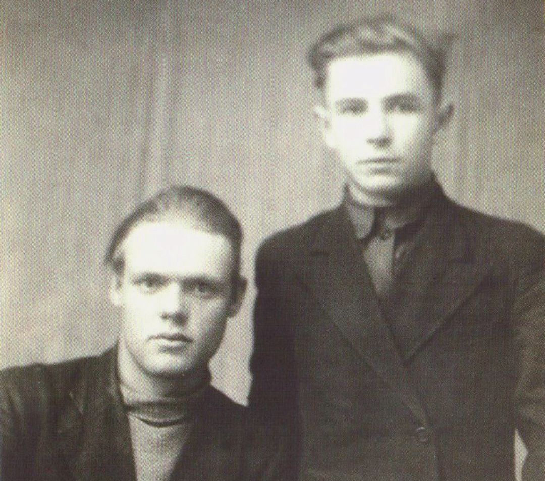 М. Д. Сушков (слева) во время учебы в Березовском сельскохозяйственном техникуме, 1946 год М. Д. Сушков (слева) во время учебы в Березовском сельскохозяйственном техникуме, 1946 год