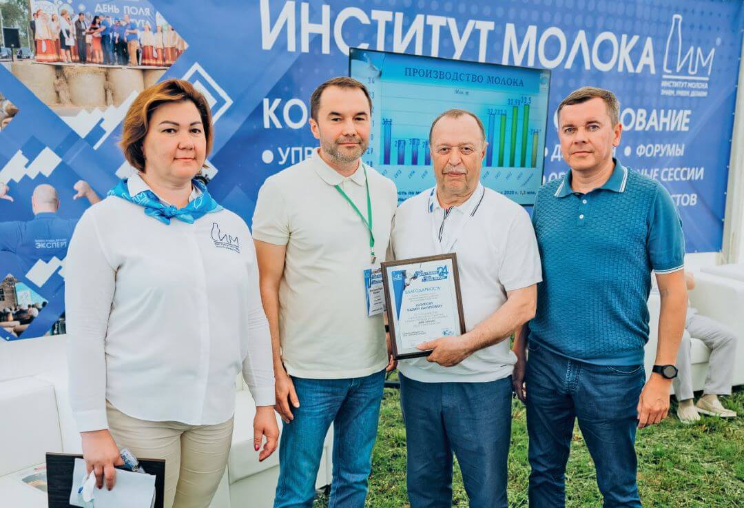 Слева направо: генеральный директор Института молока Т. Нагаева, А. Галяутдинов, глава Тюлячинского района Н. Хазипов и М. Зяббаров Слева направо: генеральный директор Института молока Т. Нагаева, А. Галяутдинов, глава Тюлячинского района Н. Хазипов и М. Зяббаров