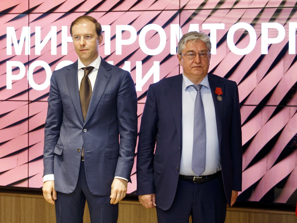 Felicitări pentru premiul de stat!
