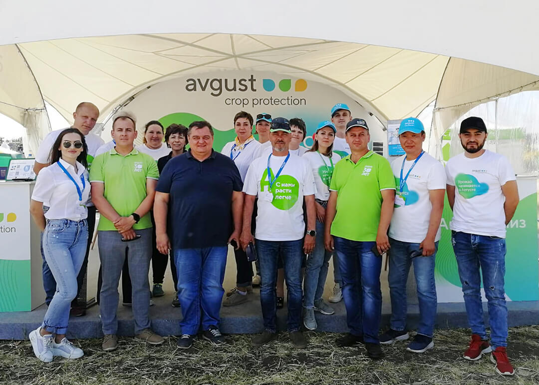 "August" în partea de jos a câmpului Don