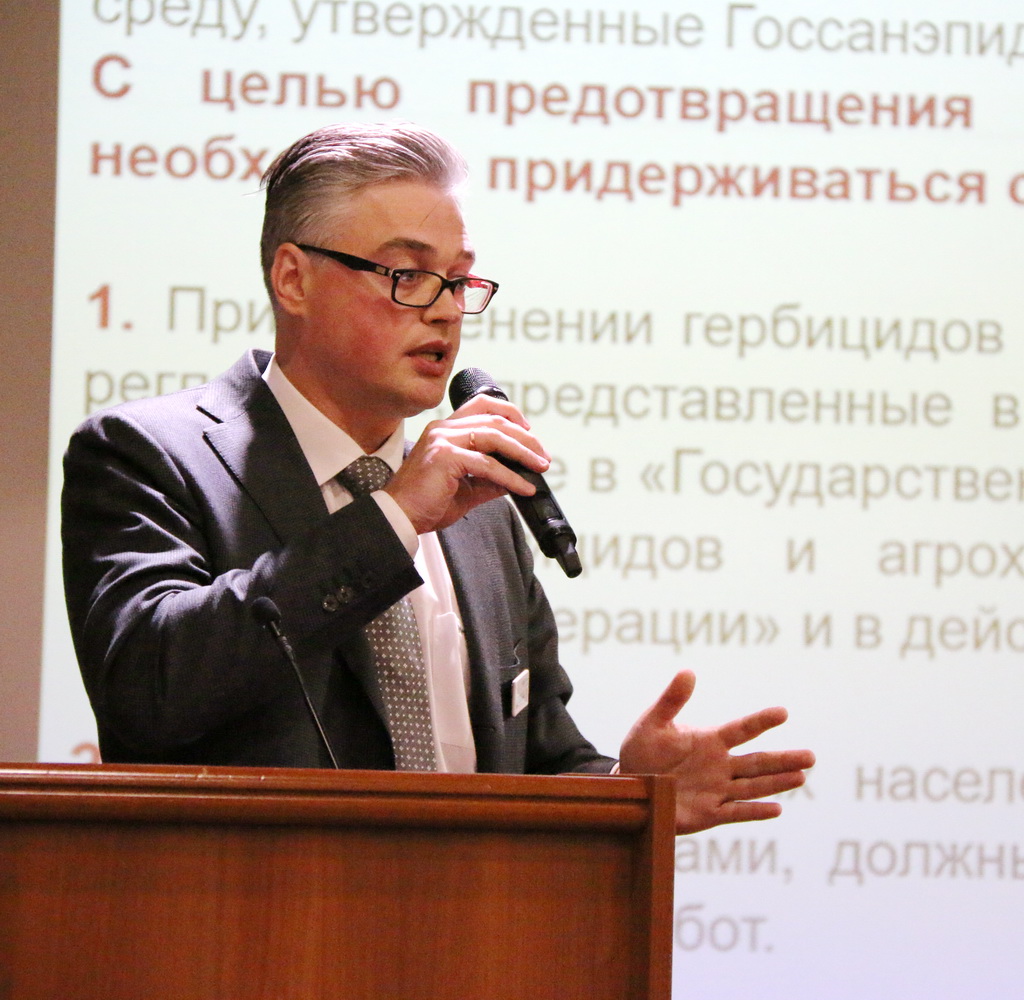 August este un participant activ la Programul de control al hogweedului Sosnovsky din regiunea Moscovei.